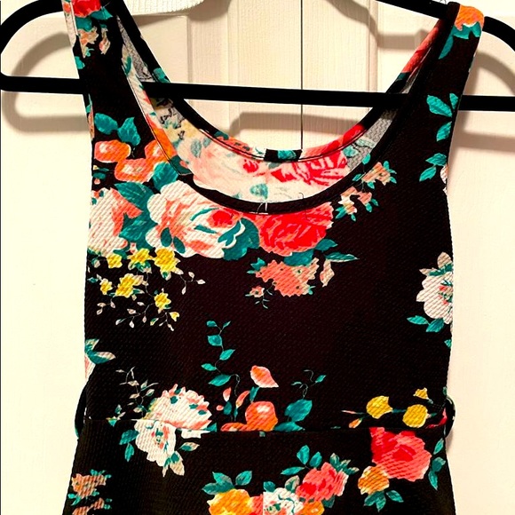 Dress - Black, Sleeveless Floral Print - Picture 2 of 2